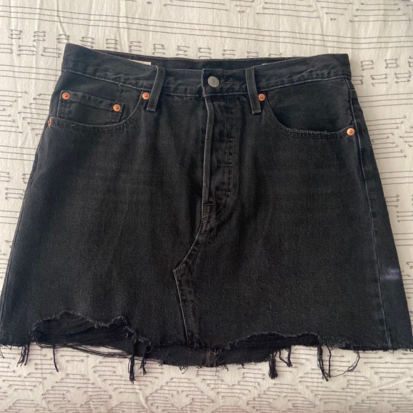 Levi’s black denim skirt - Picture 1 of 3